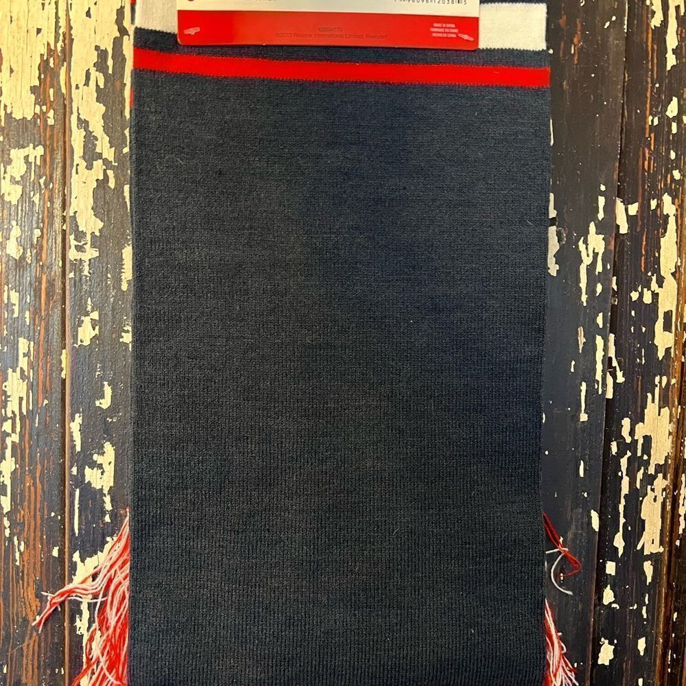 NWT Reebok Rally Red White and Blue OSFM Rally Logo scarf. - Picture 3 of 3